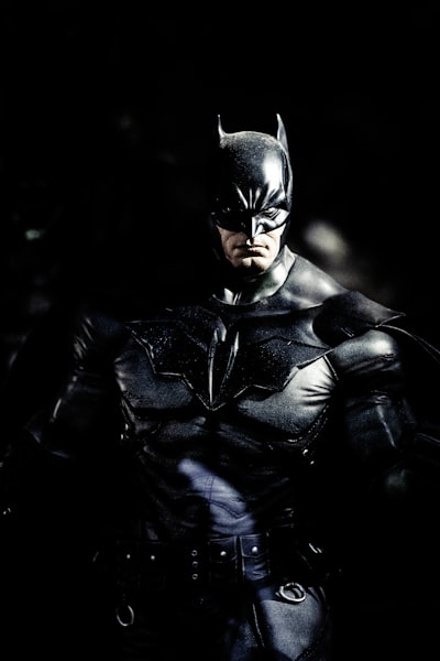 科幻剧《星际迷航：新世代》海报，展示太空飞船与星云